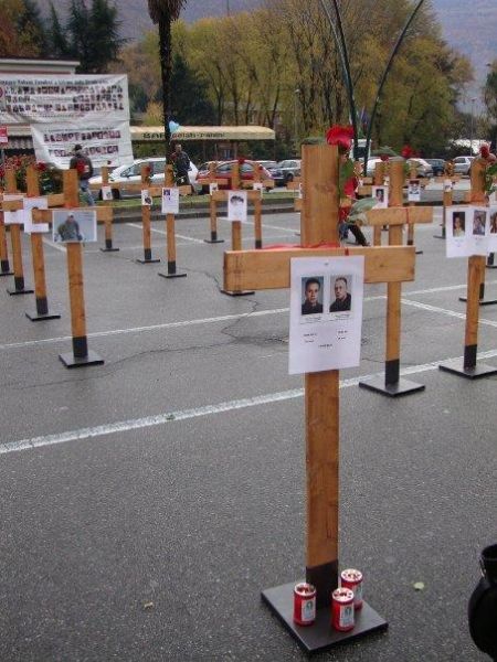 grande_manifestazione_croci_2009_002