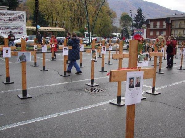 grande_manifestazione_croci_2009_003