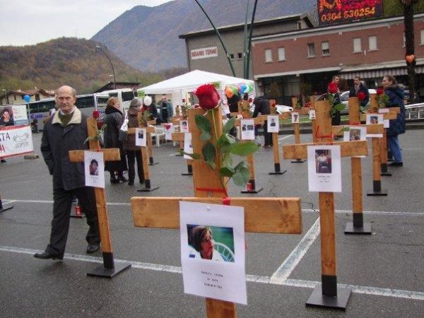 grande_manifestazione_croci_2009_004