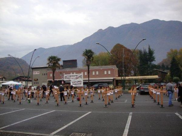 grande_manifestazione_croci_2009_006