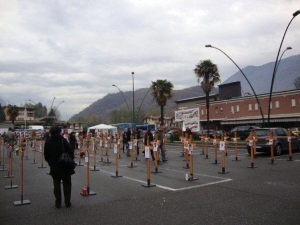 grande_manifestazione_croci_2009_007