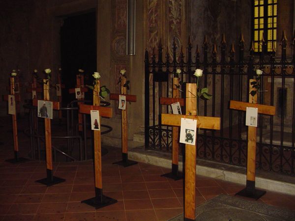 grande_manifestazione_croci_a_palazzolo_2010_002