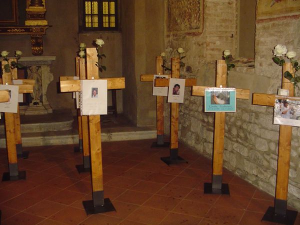 grande_manifestazione_croci_a_palazzolo_2010_003