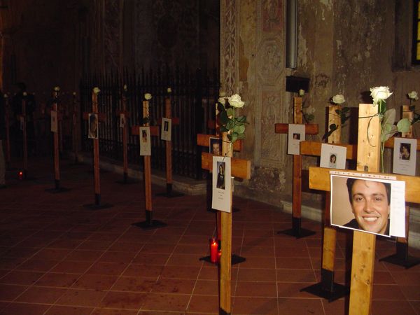 grande_manifestazione_croci_a_palazzolo_2010_004